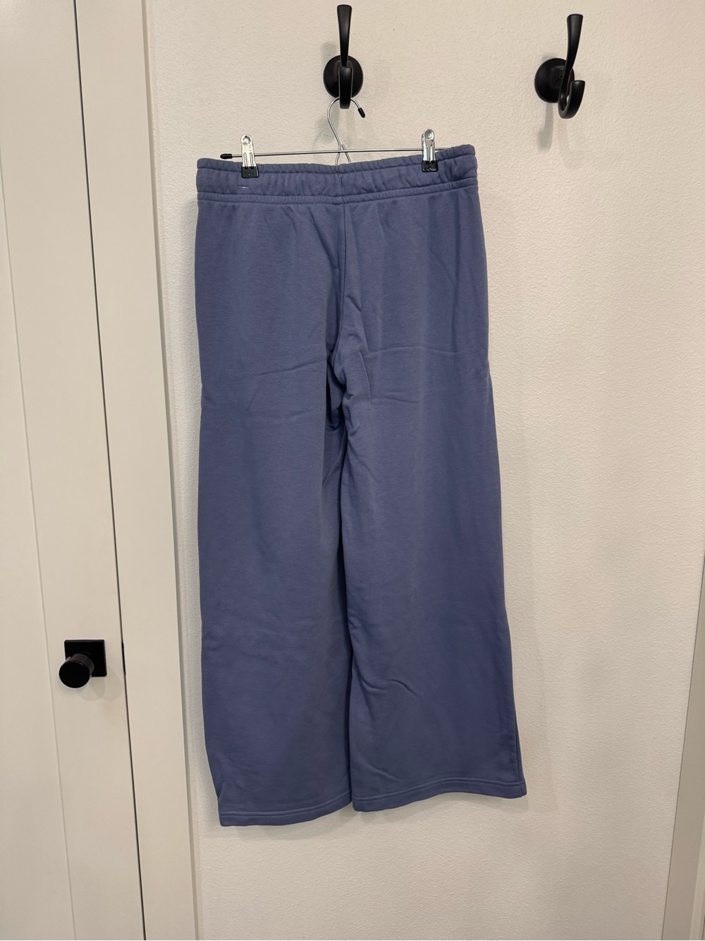 Nike Sweatpants - Picture 2 of 3